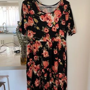 Super soft floral maxi dress size M
